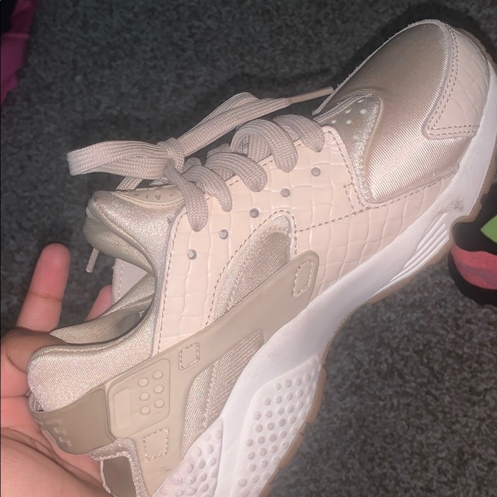 Nike huaraches size 7